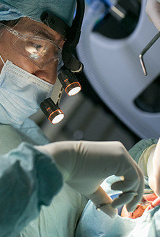 インプラント手術の光景