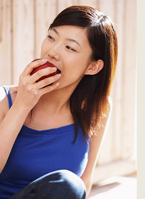 インプラントで噛めるようになった女性