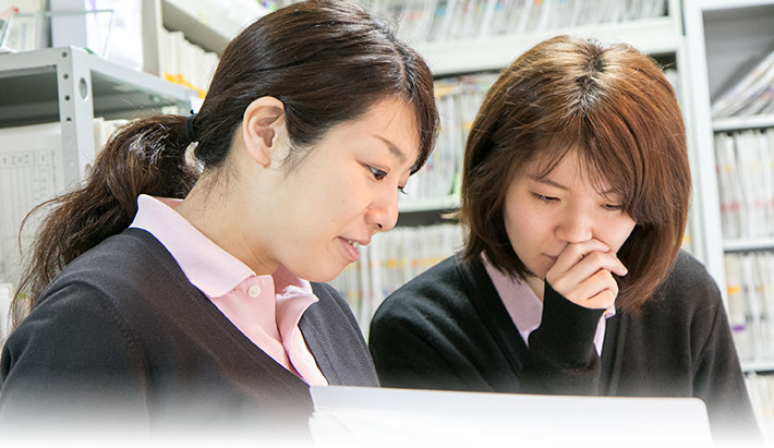 治療計画を検討するスタッフ